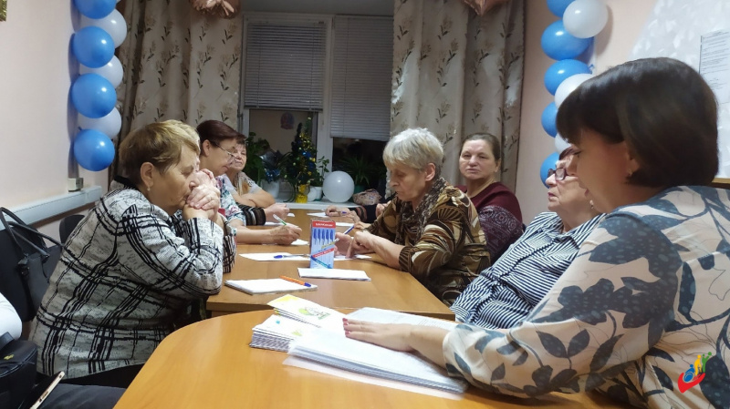 Начальник  соцзащиты  Ленского района проиформировала старшее поколение о мерах соцподдержки
